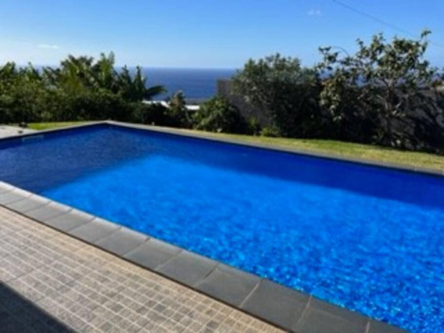 Moradia Com Piscina No *